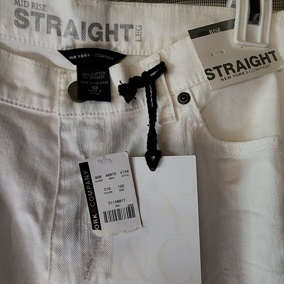 New York & Co. Mid Rise Comfortable Fit Straight Leg Distressed Jeans Size 10 - Picture 4 of 5